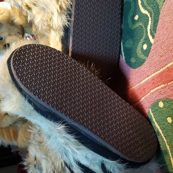 Inuit Authentic Wolf Fur Boots - Picture 9 of 16